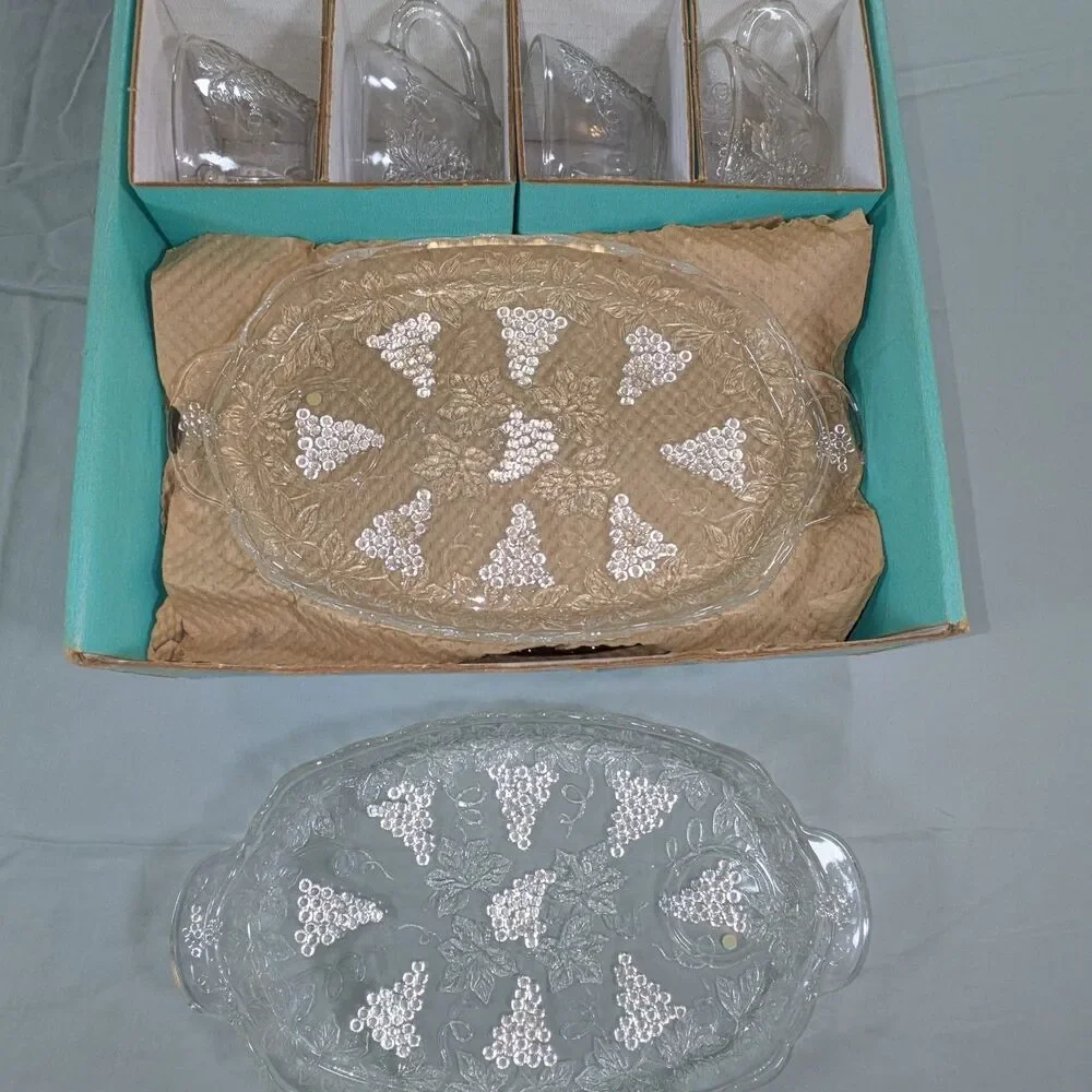 Anchor Hocking 8 Pc Vintage Snack Set Grape Design Cups & Trays